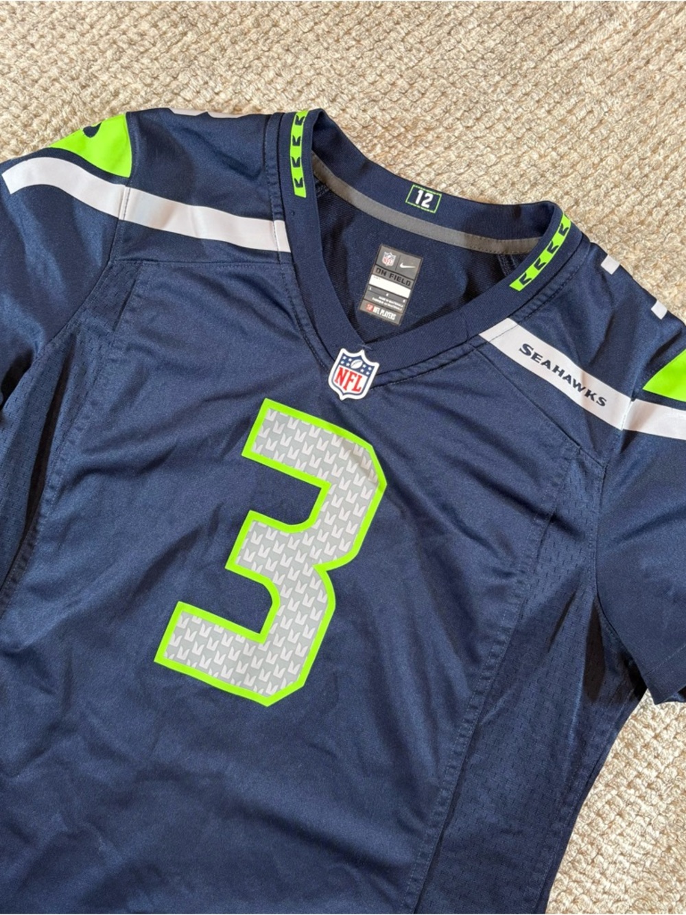 Seattle Seahawks Russel Wilson Women’s L NFL Jersey #3 Football Jersey
